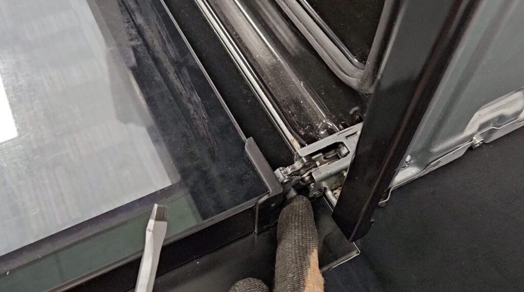 How to Remove & Replace Oven Doors